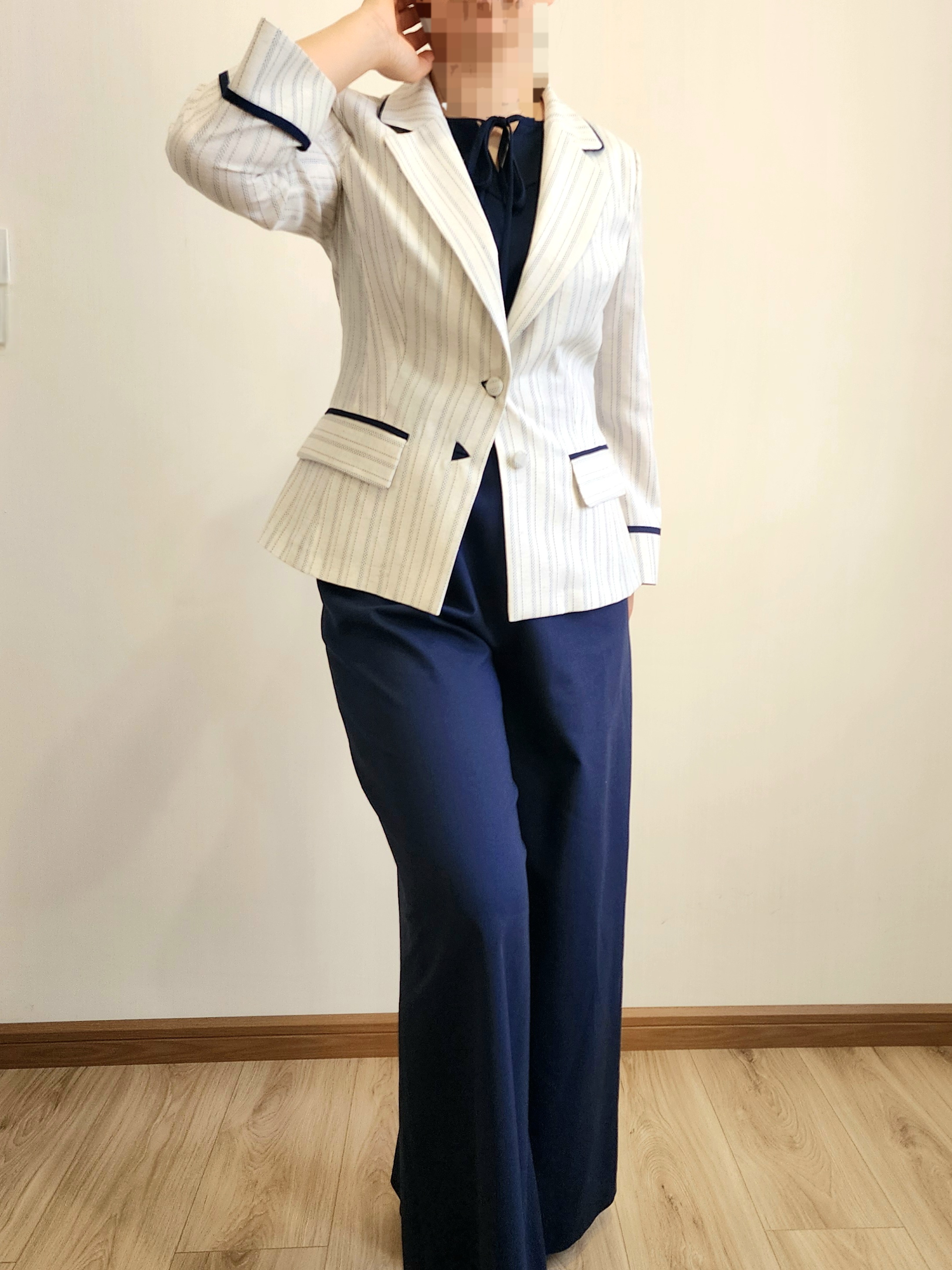 کت تک با کد C7 ست این محصول میباشد و در سایت موجود است.