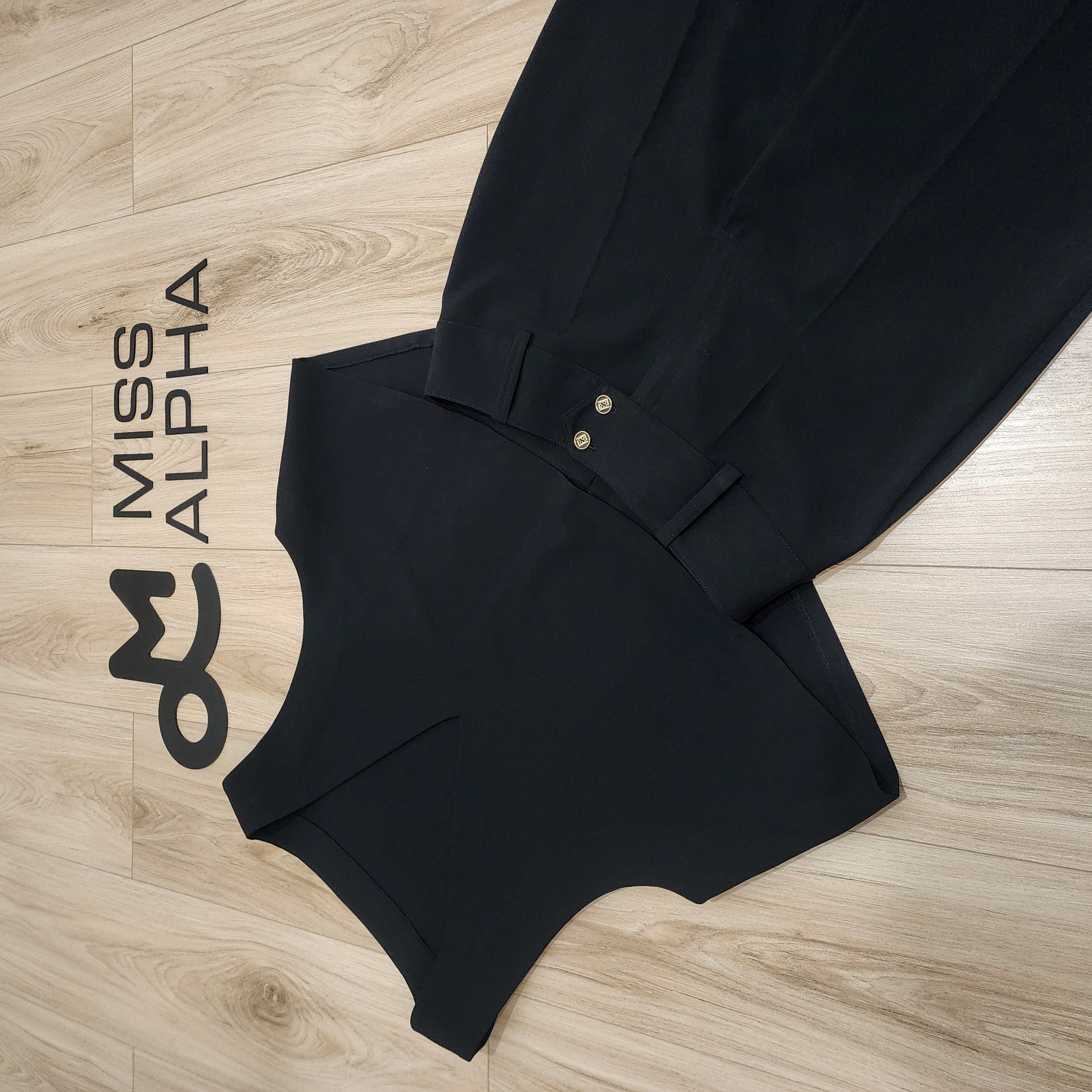 شومیز تترون کد S2 ست شده با محصول نیز در سایت موجود میباشد.